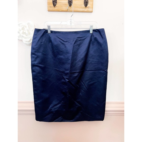 Escada Navy Textured Silk Skirt Size 44 NWT (US XL) - Picture 1 of 6